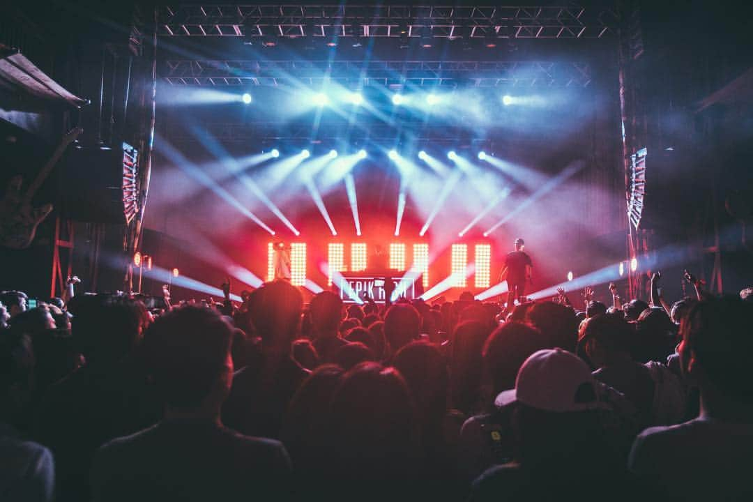 TABLO さんのインスタグラム写真 - (TABLO Instagram)「Tonight in HOUSTON! YEE-HAW!!! 🤠 — 📸 by @Bobo.xxndigo tour management: @enmgmt tickets at epikhigh.com — #epikhigh2019tour #houston #texas」4月20日 13時06分 - blobyblo