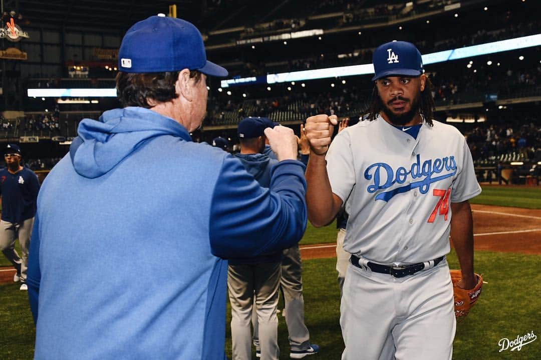 Los Angeles Dodgersさんのインスタグラム写真 - (Los Angeles DodgersInstagram)「Victory formation!」4月20日 13時07分 - dodgers