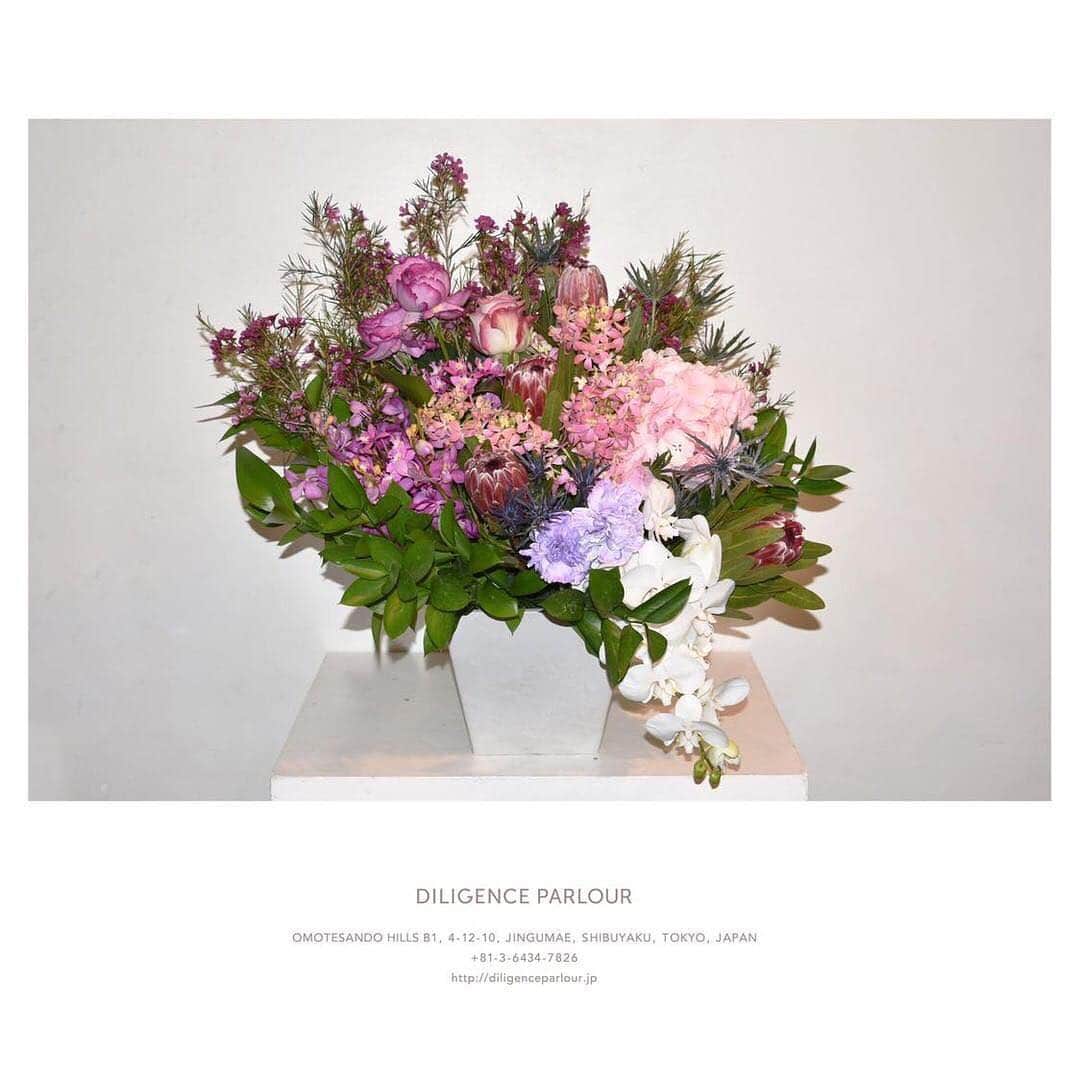 GO AKIMOTOさんのインスタグラム写真 - (GO AKIMOTOInstagram)「友人のサロンの2周年のお祝いに "DILIGENCE PARLOUR" のフラワーアレンジメントを💅✨💐 Flower arrangement @diligenceparlour @ochiyasutaka」4月20日 13時16分 - go_akimoto