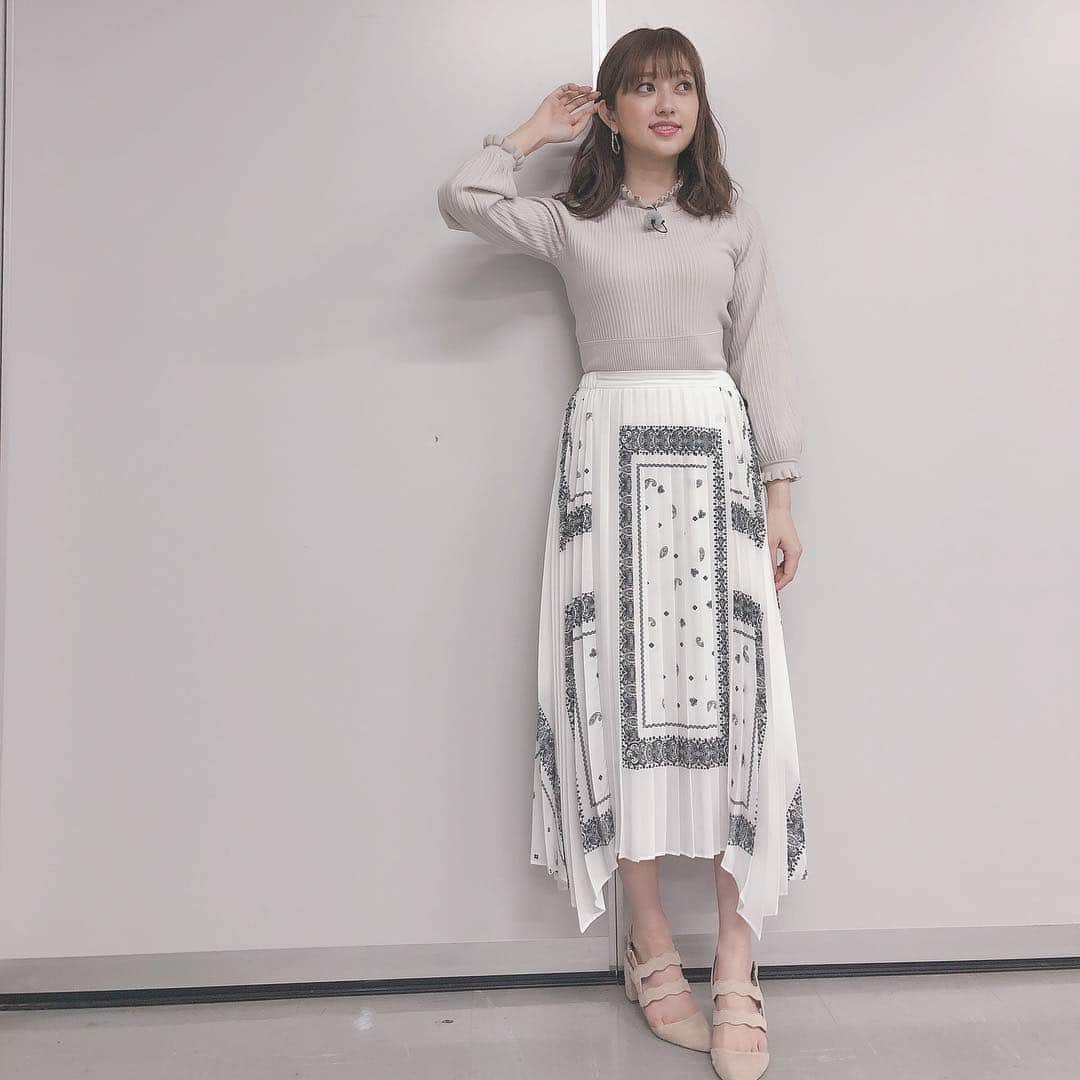 菊地亜美さんのインスタグラム写真 - (菊地亜美Instagram)「・ こないだのロケで、私服なんだけどこのまま収録しちゃった☺️ 全身 @fray_id です☁︎ 展示会でfrayidのもの沢山頼んだので気付いたら全身になってました🤭笑 ・ 今日はTGC熊本に来てるよ💃 熊本とっってもあったかい😳🌞‼️ ・ #ootd #coodinate #frayid #フレイアイディー」4月20日 13時24分 - amikikuchi0905