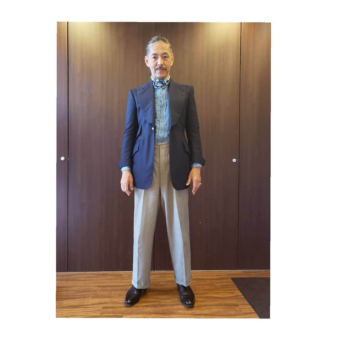 信國太志のインスタグラム：「own #bespoke #jacket and #huntsman #trousers with #anthonycleverley shoes  #bespokesuits #bespoketailor  #tailor  #mensfashion #taishinobukuni」