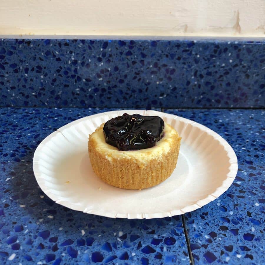 村田倫子さんのインスタグラム写真 - (村田倫子Instagram)「チーズケーキが一番すきかも。 NYで出会った子。 またゆきたいな🗽 #eileenscheesecake @eileenscheesecake  #食べりんログ」4月20日 13時29分 - rinco1023