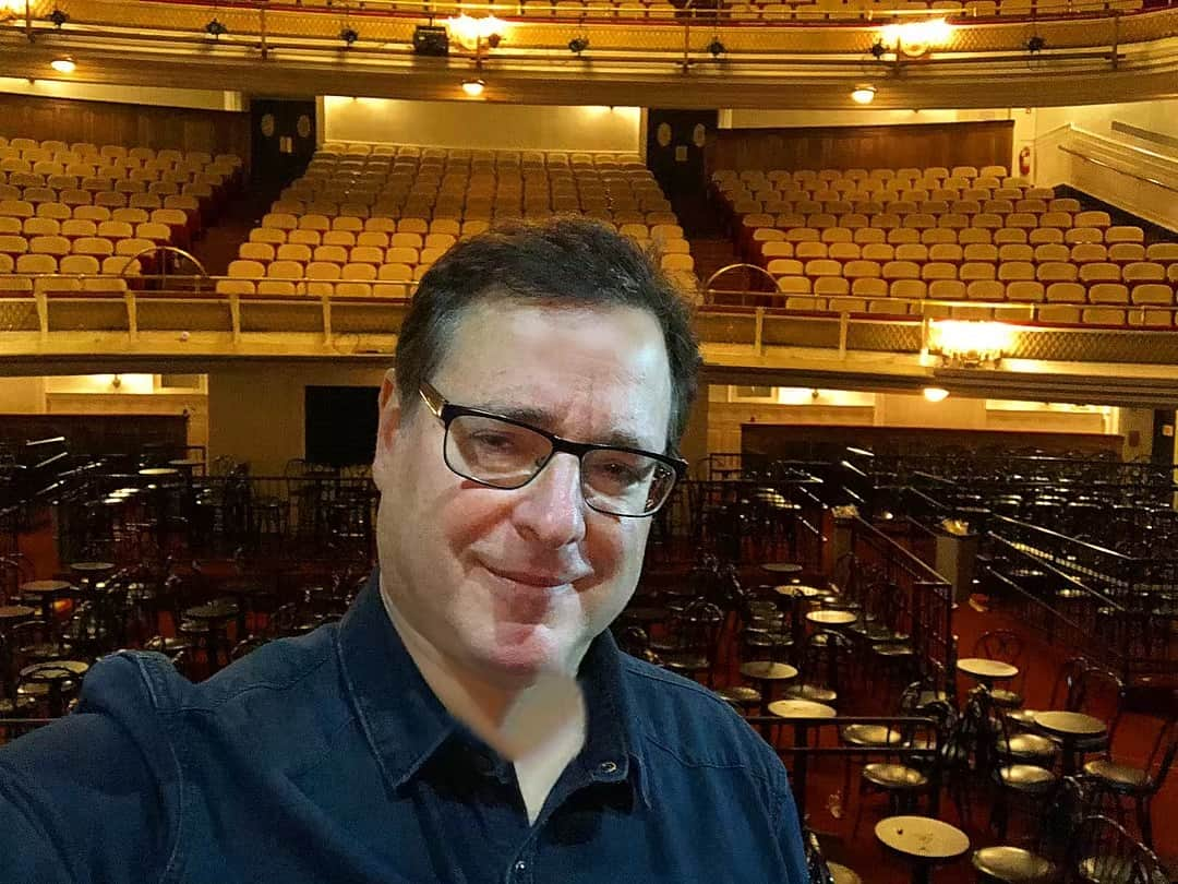 ボブ・サゲットさんのインスタグラム写真 - (ボブ・サゲットInstagram)「Holy crap, I LOVED @the_wilbur more tonight than ever in beloved Boston. Thanks to the amazing s/o audience and my comedy bro @theRealMikeYoung - Can’t wait to come back.」4月20日 13時32分 - bobsaget