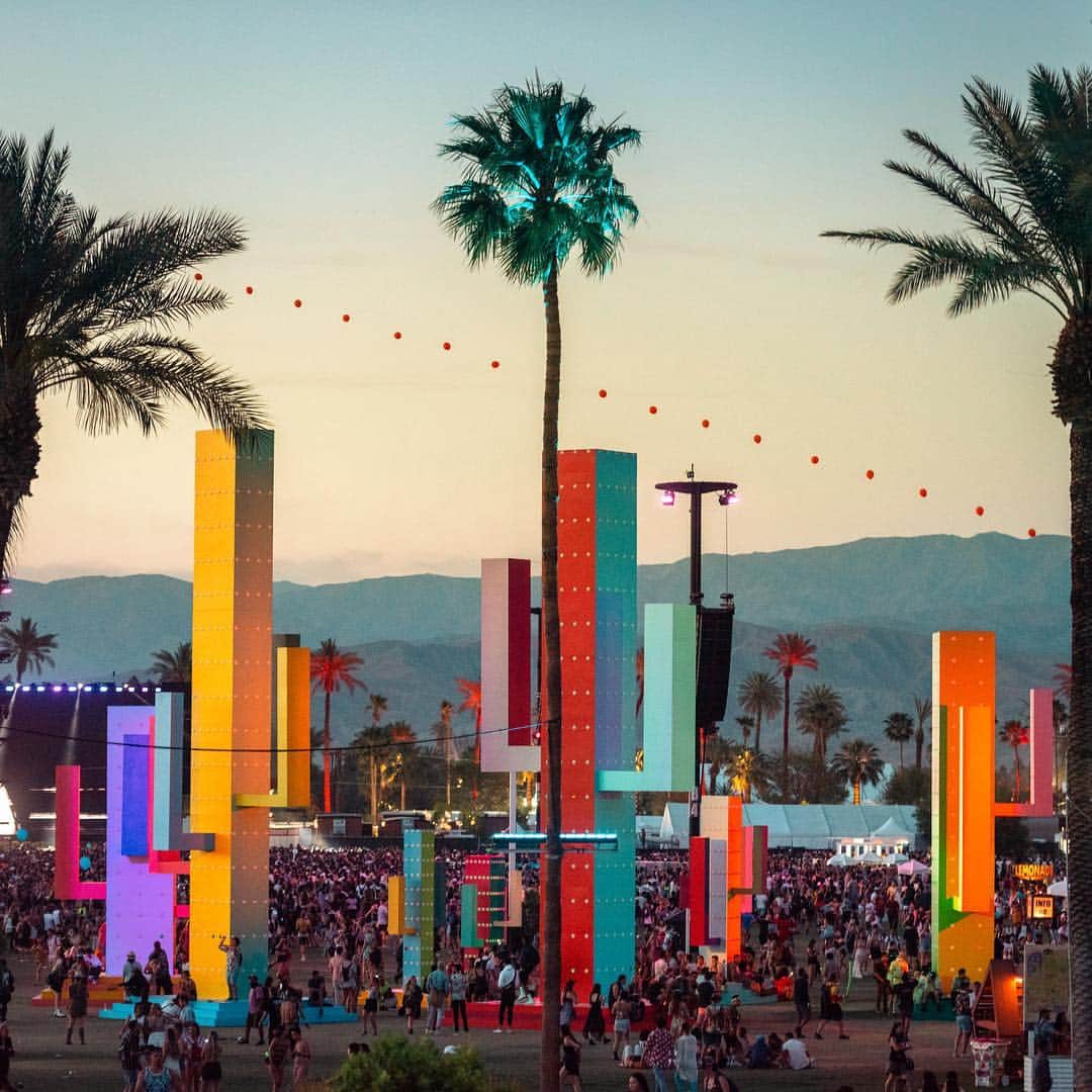 コーチェラのインスタグラム：「Summertime magic 🌵: @archiveofaffinities 📷: @jorgphoto」