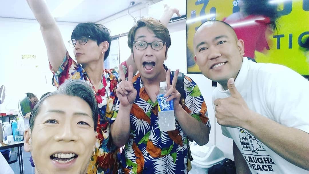 火口秀幸のインスタグラム：「やってるよ～  #沖縄映画祭　#吉本坂46　 #吉本興業　#まちゃあき #榊原徹士　#ナダル　さん　 #HIDEBOH」