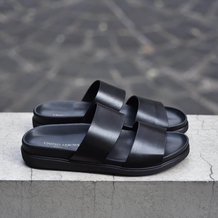 UNITED ARROWS さんのインスタグラム写真 - (UNITED ARROWS Instagram)「厚みのある快適な履き心地のフットベッドを搭載した、上品なデザインのイタリア製レザーサンダルです。 ¥14,000 +tax #UnitedArrows#sandals#leather#monkstrap#doublestrap#men」4月20日 14時00分 - unitedarrows_official