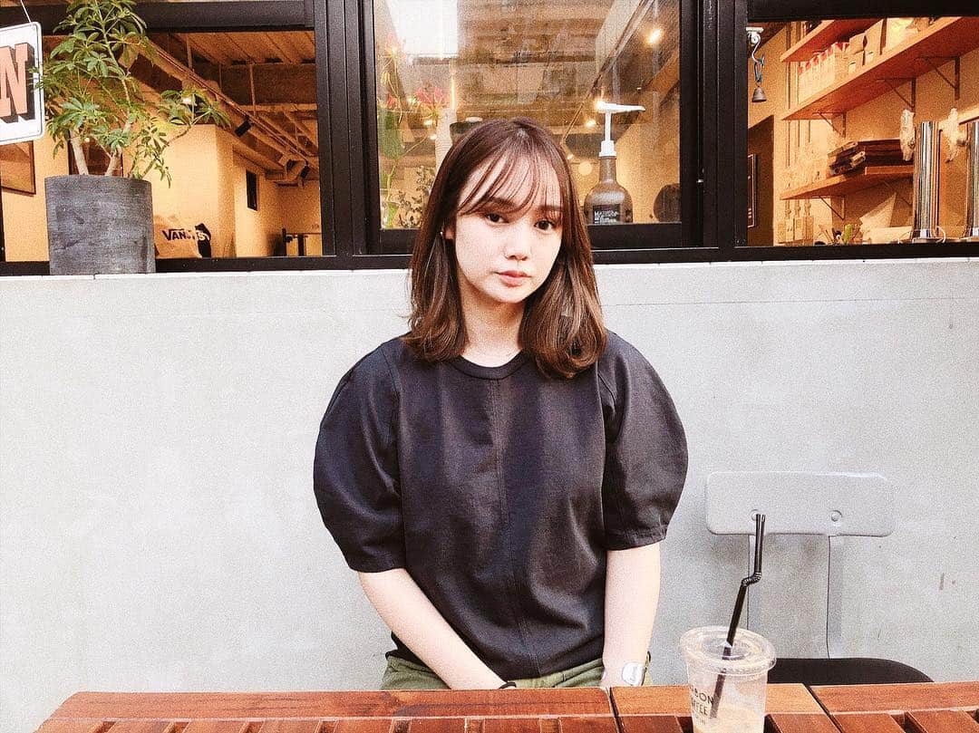 西本早希のインスタグラム：「・ 最近 好きなブランド @casa_fline の袖ぽわんトップス ♡  Tシャツなんだけどしっかり生地で  ラフになりすぎなくて 好き 💯 #casafline#カーサフライン #casaflineforearth #オーガニックコットンTシャツ」