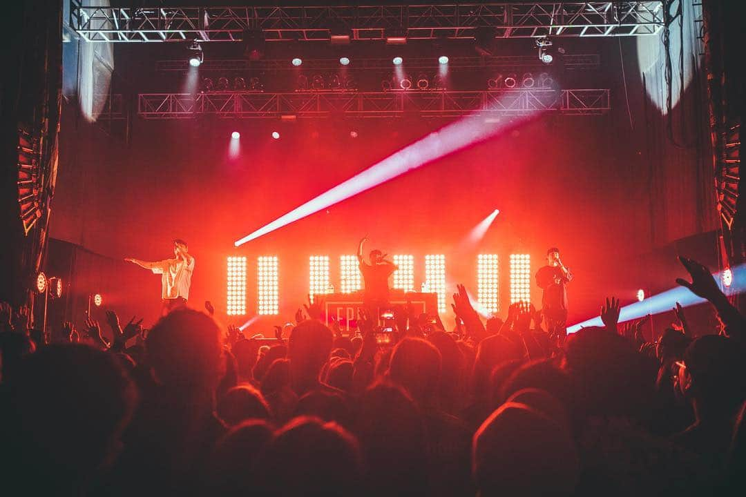 ミスラ・ジン さんのインスタグラム写真 - (ミスラ・ジン Instagram)「Houston 🙏 🙏 🙏 📸 by @Bobo.xxndigo tour management: @enmgmt tickets at epikhigh.com #epikhigh2019tour」4月20日 14時18分 - realmithrajin