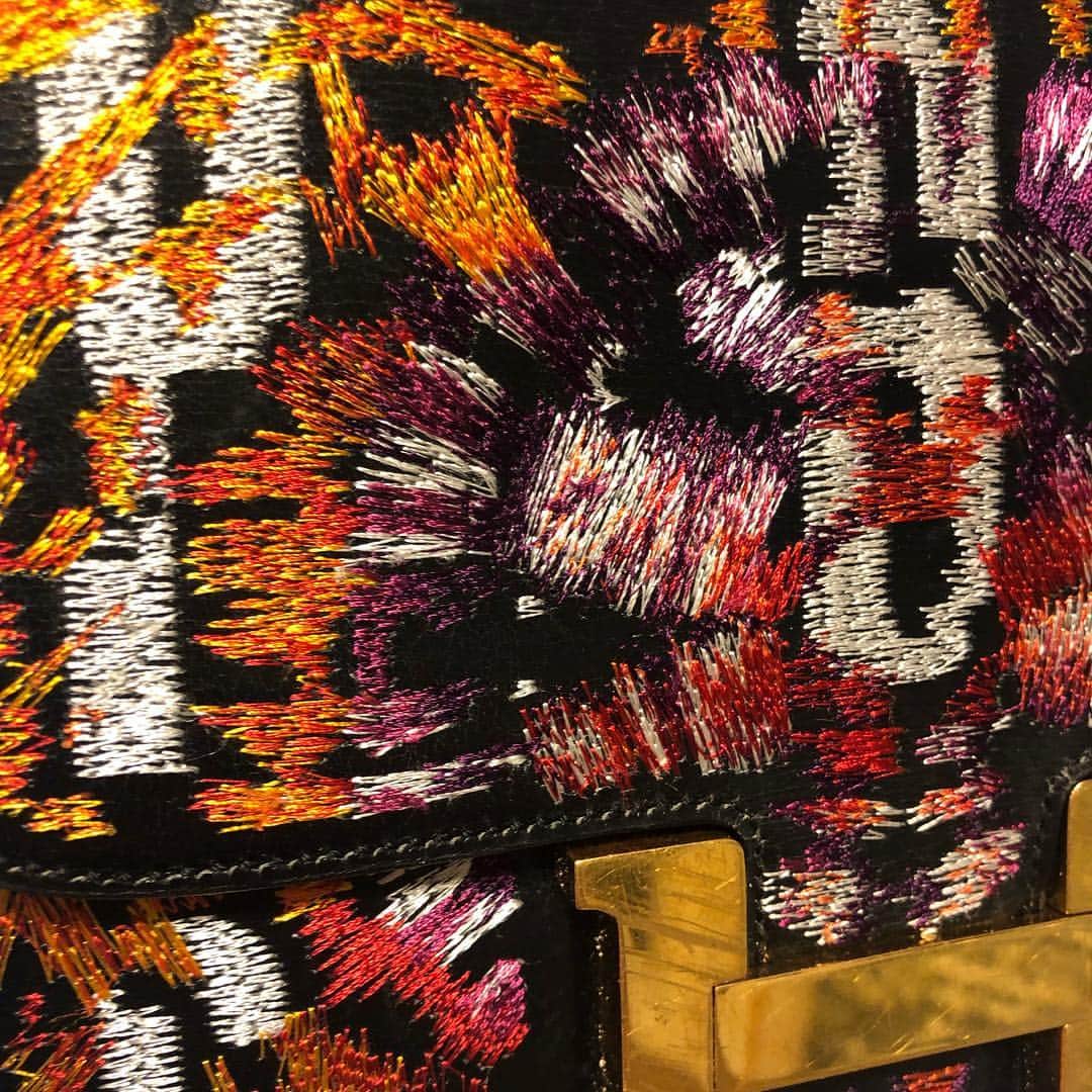 ジェイアーさんのインスタグラム写真 - (ジェイアーInstagram)「The Vintage Iconic Hermes Bags X Jay Ahr Collection  Black Constance 1989 #hermes #jayahr #jonathanriss #tiedye #psycho #constance #kelly #birkin #hermes #embroidery #coachella #tbcconsignment #sustainable」4月20日 14時13分 - _jay_ahr_