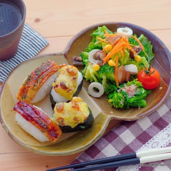 maki ogawaさんのインスタグラム写真 - (maki ogawaInstagram)「ちくわ寿司  練り物大好きです。﻿ 私が海老よりちくわが大好きなので、﻿ 我が家の天ぷらはいつもちくわがメイン😆﻿ ﻿ お弁当にもおかずにもおつまみにも重宝するので、 ちくわが冷蔵庫に入っている確率高めの我が家😄﻿ ﻿ #かね貞 さんの﻿ ちくわを蒲焼き風に﻿ チーズ入り磯辺揚げを軍艦巻きにしてみました♥️♥️ ﻿甘辛いたれで焼いたちくわとすし飯がよく合います。﻿ チーズ入り磯辺揚は言わずもがなです😍😍😍 ﻿﻿ 濃厚なチーズとサクサク衣とさっぱりしたすし飯のコンビネーションが素晴らしいです✨✨ ﻿ 生ものじやないのでお弁当用のお寿司としても良さそうですね。﻿ ﻿ #ねり弁 #かね貞 #チーズ入り磯辺揚げ#foodstagram #lunch #Japanese_food #japanfood #yummy #obento  #bento #decoben #bentoexpo #ネリカテッセン #japanesecuisine  #japanesebento #instart #お弁当記録 #クッキングラム #料理好きな人と繋がりたい #おべんとう記録 #おべんとう作り楽しもう部 #お弁当 #bentomaker #bentolover #おべんたぐらむ #ママリクッキング #息子弁当 #高校生弁当 ﻿﻿﻿#キャラ弁 #charaben ﻿ http://www.facebook.com/cuteobento﻿﻿﻿﻿﻿﻿﻿﻿﻿﻿﻿ http://cuteobento.blog.jp」4月20日 14時16分 - cuteobento