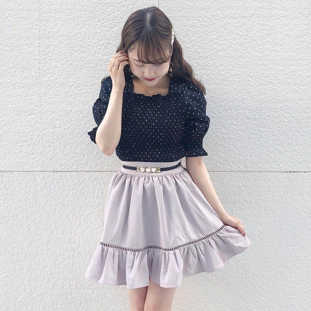 evelyn.coordinateさんのインスタグラム写真 - (evelyn.coordinateInstagram)「・ ・ ♡Spring Coordinate♡ ・ 可愛らしいドットのトップスは コットン素材で春らしく 動きのあるスカートと相性ピッタリです♡♡♡ ・ アクセントにベルトもいかがでしょうか？♡ ・ ・ staff 152cm ・ tops ¥4,900+tax skirt ¥5,900+tax belt ¥1,900+tax ・ ・ #エブリン#春服#ヘアアレンジ#ヘアスタイル#髪型アレンジ #evelyn#springfashion#instagram#fashion#followme」4月20日 14時19分 - evelyn.coordinate