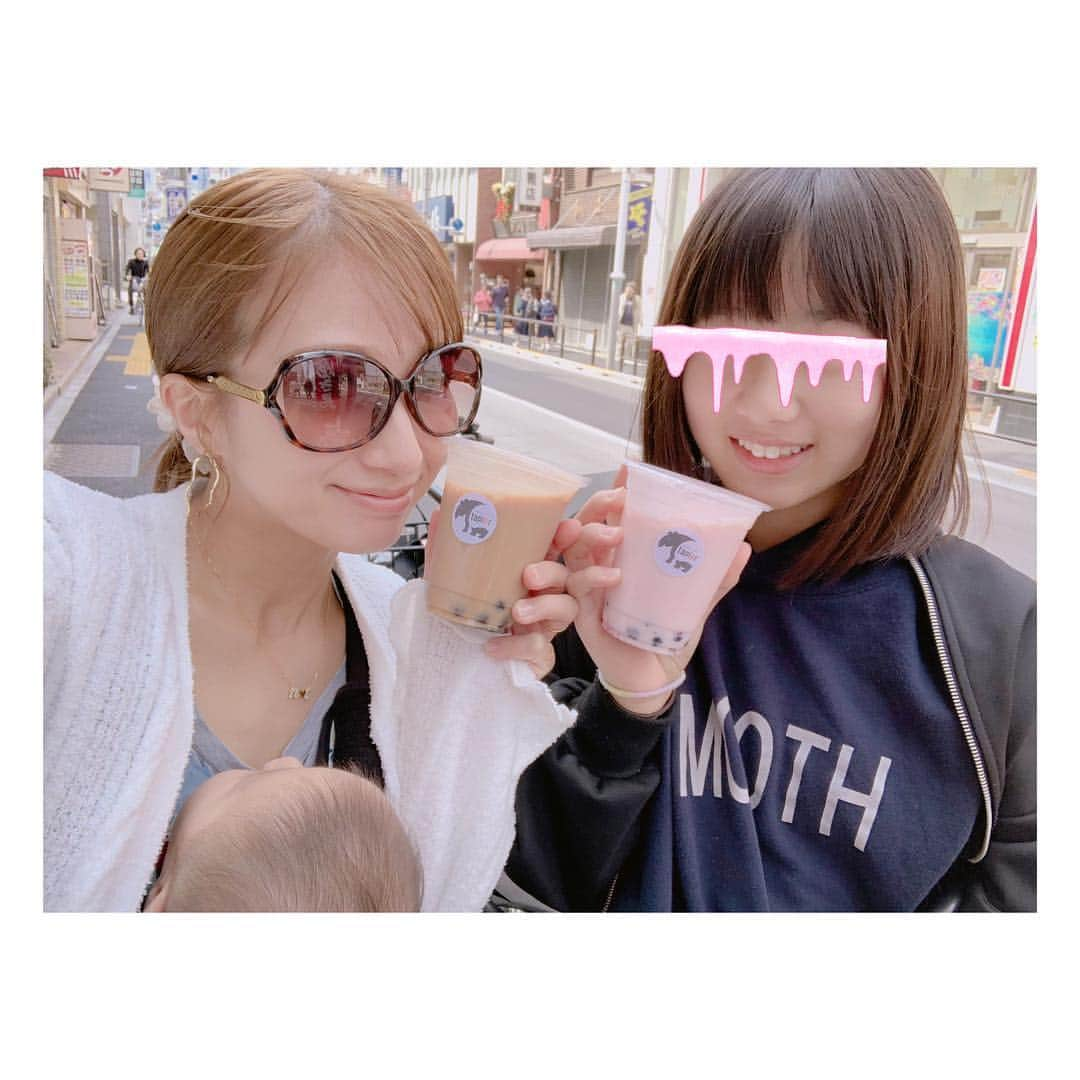 辻希美さんのインスタグラム写真 - (辻希美Instagram)「希空とタピオカ屋さんへ😘💕 #タピオカ #tapier #隣駅に新しくできたの #ロイヤルミルクティー #イチゴミルク #タピオカダブル #イチゴミルク激うま #タピオカもほんのり甘くて美味しい #リピ決定 #また行こう #😘💕」4月20日 14時32分 - tsujinozomi_official