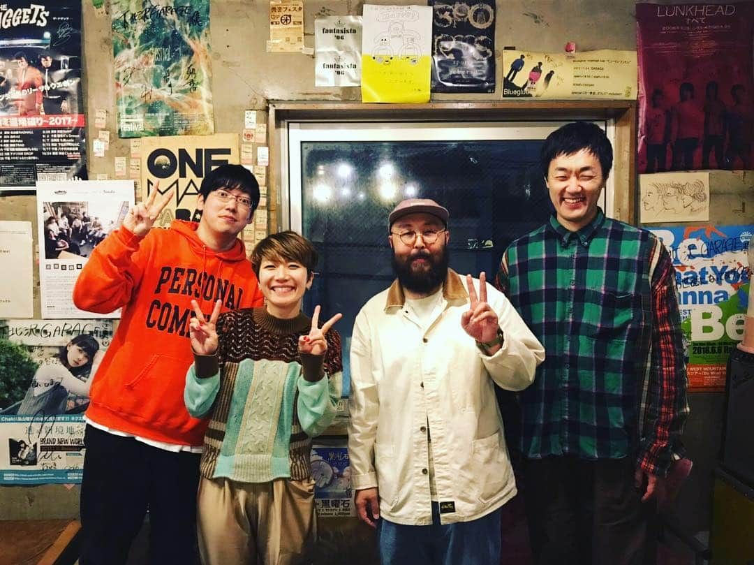 福岡晃子さんのインスタグラム写真 - (福岡晃子Instagram)「本日は下北沢GARAGEにてimaiさんと五明さんのトークイベントTwinTowerTalkに呼んでいただきました。トーク中に奇跡が多発。個展準備で忙しい中、サプライズケーキを運ぶためだけにオカタオカさん(チャットのグッズのイラストの人！)も来てくれて、わたし的に最高すぎる夜でした。 このメンバーで徳島でもトークしたいなぁー。新たな夢も生まれた夜。 #TwinTowerTalk」4月21日 1時23分 - akikofukuoka_oluyo