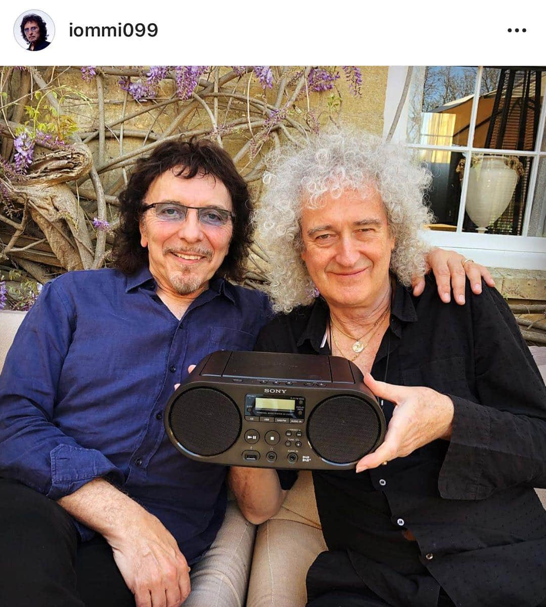 ブライアン・メイさんのインスタグラム写真 - (ブライアン・メイInstagram)「Hard at work !!! @iommi099 searching for forgotten riffs - and finding about 500 !! Bri」4月21日 1時30分 - brianmayforreal