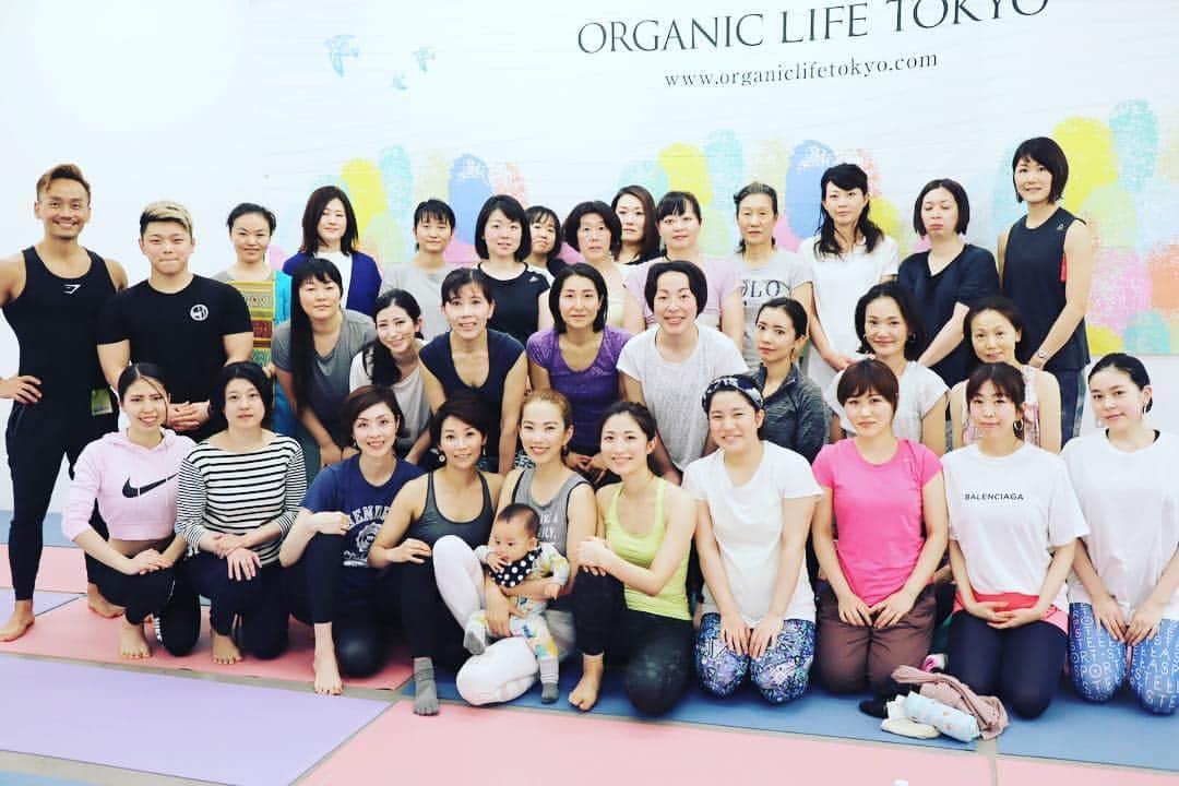 菅井悦子さんのインスタグラム写真 - (菅井悦子Instagram)「満員御礼🙏 @organiclifetokyo にて、オットと共にクラスを持たせていただきました！ 初めましての方が多く、 こうしてたくさんの方と出会うことができて本当に嬉しく思います☺️ 今月は、来週27日に、 @shonanbeachyoga #逗子映画祭 6月は @yogawoman_jp に出ますので、またお会いしましょう✨  #アッパーバランスボディヨガ  #UBY 皆さんの感想もお待ちしてます❤️」4月20日 23時54分 - etsuko313