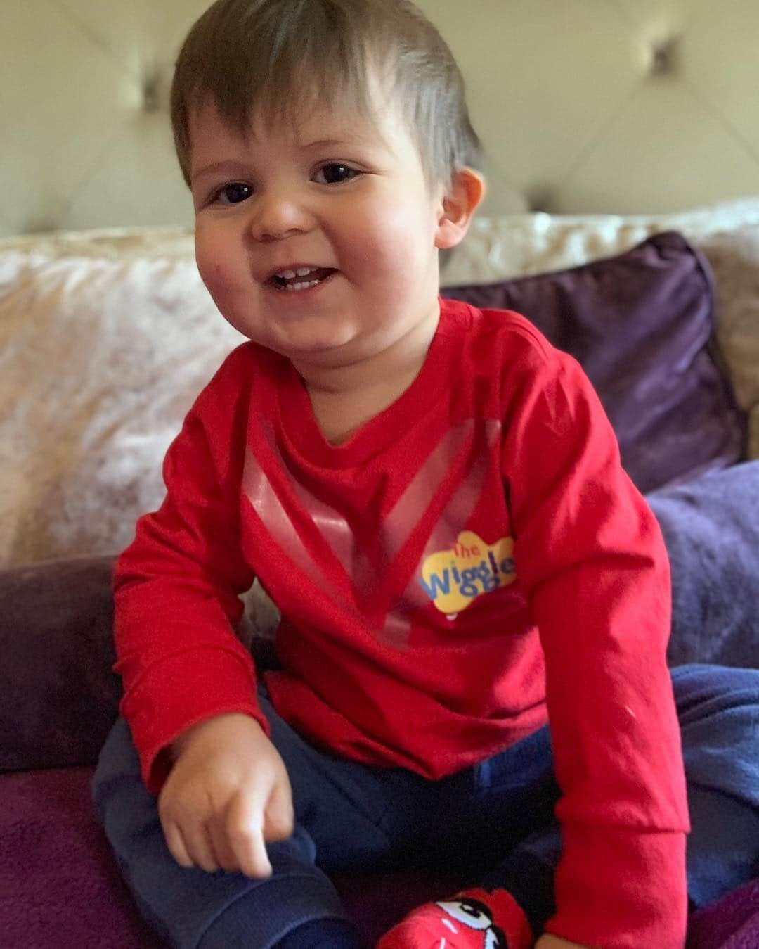 ターニャ・テイトさんのインスタグラム写真 - (ターニャ・テイトInstagram)「Ozzie when he hears @thewiggles have announced their US tour!! Who chose the closest date that we plan to go see them? Announcing the winner of the guess the date contest on this mornings @youtube livestream. Will you come join us? Winner gets a signed 8x10 of me in a superhero costume. —- —— 👉🏻 YouTube.com/tanyatate 👈🏻 #thewiggles #thewigglesfan #thewigglesconcert #ozzie #oswald #myson」4月21日 0時13分 - tanyatate