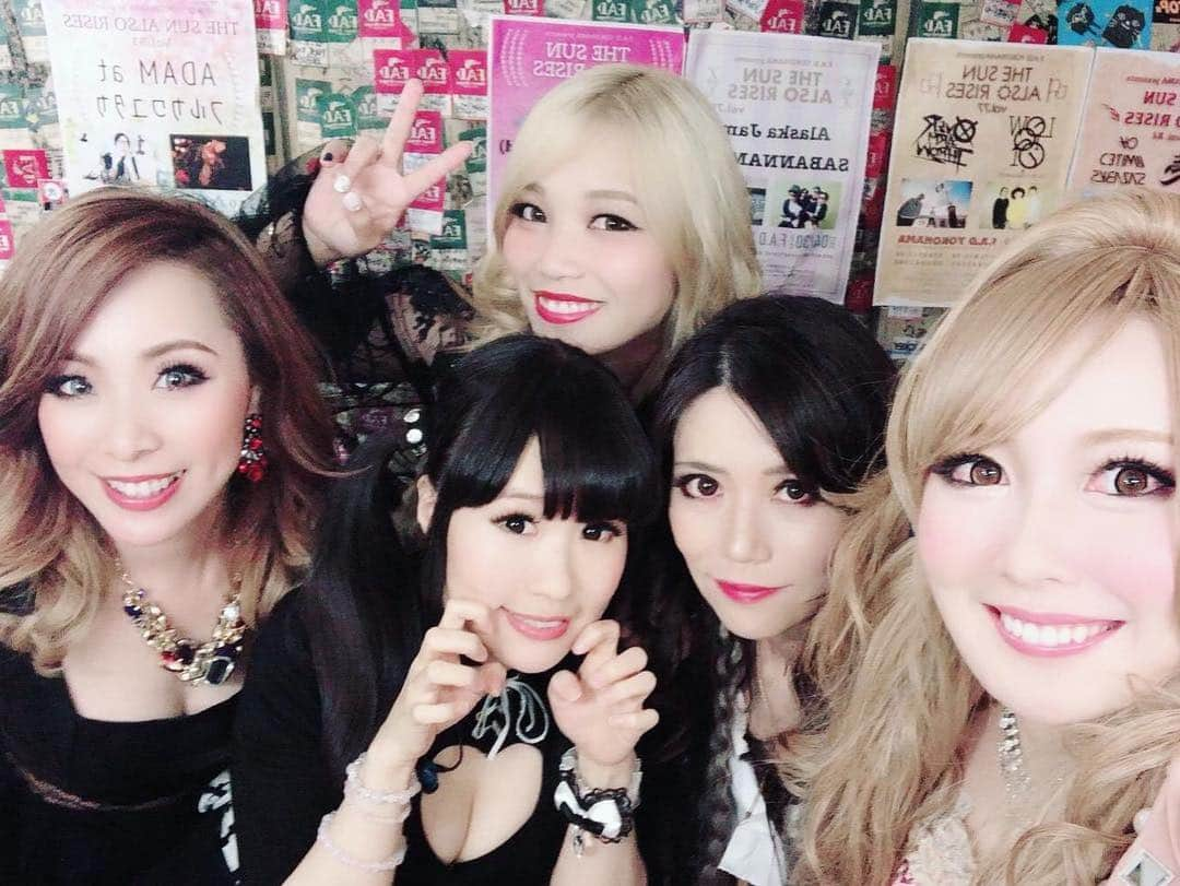 R!Nさんのインスタグラム写真 - (R!NInstagram)「#Aldious Tour2019 "Evoke" 初日 @ F.A.D.横浜！  ものすごい熱気！ これでもかというほどの盛り上がりで、煽れば煽るほど、想像以上のパワーが返ってきて、最初から最後までぶっちぎりの激アツライブでした。  これがAldiousが見てきた世界か…！と、とっても感動しました。  ステージからめちゃくちゃ楽しそうなみんなと、そして今日遊びに来てくれていたSAKIちゃんが見えて、本当に嬉しかったぁ  セトリも新たに覚える曲があったりと試行錯誤を繰り返して本番に臨みました。今ではすっかり日常生活にいつもAldiousの音楽があります。自然と、そしてふとしたときに口ずさむ程に身にしみてきている…すっかり虜になってしまいました。笑  そんなメンバーと一緒にこれから沢山の場所に歌いに行けるのがとても楽しみです！今日はありがとうございました。次は新潟でお会いしましょう！  みんなも首や喉休めてね😌  #Aldious #Tour2019 #Evoke #RIN #Aldioussawa #Aldiousmarina #Aldiousyoshi #Aldioustoki #ツアー #fad横浜 #fadyokohama #yokohama #singersongwriter #vocalist #新衣装」4月21日 0時14分 - rin_gemie