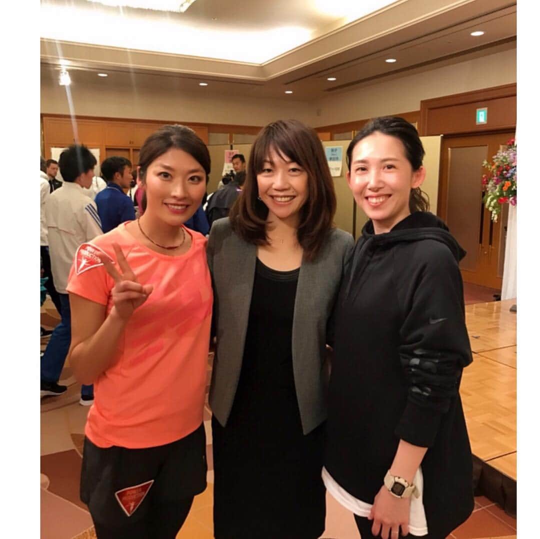 西谷綾子のインスタグラム：「✴︎ 長野マラソンEXPOファイテンブースでボディケア講習会3回→開会式🤗 ・ Qちゃんと那須川さん😆💓 お喋りが止まらない3人っ👏😂 ・ 明日は42.195km走ってゴールしたら、 最終ランナーまでハイタッチ👋🤗 ・ 楽しみーー😍😍 #長野マラソン #長野 #マラソン #ファイテン #セルフケア #ボディケア #nagano #marathon #run #running #enjoy」