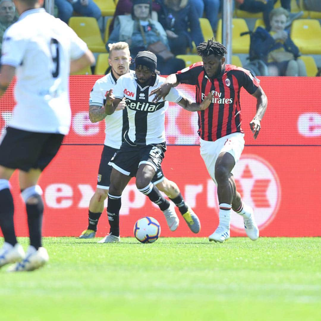 ジェルヴィーニョさんのインスタグラム写真 - (ジェルヴィーニョInstagram)「Punto importantissimo  Grande atmosfera Grandissima squadra E super gol del nostro capitano  #forzaparma  _________________________________________________________  #parma #milan #gameday #picoftheday #football #seriea #calcio #team225」4月21日 0時37分 - gervinhofficial