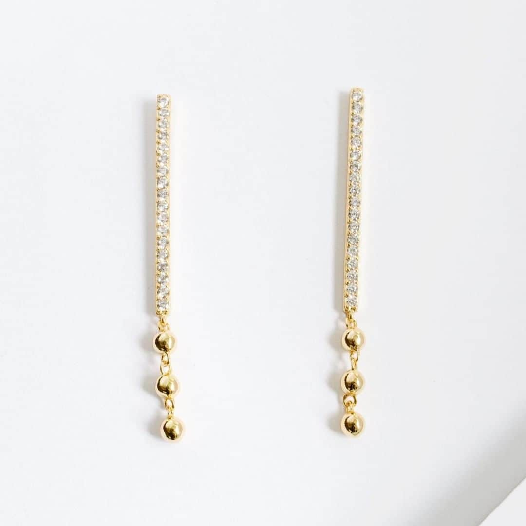 のインスタグラム：「Don't forget you can take an extra 40% off our sale items through tomorrow, the 21st. Just use code: REFUND ✨⁣ .⁣ .⁣ .⁣ .⁣ .⁣ #jewelry #jewellery #necklace #ring #earrings #bracelet #gold #rings #accessories #jewelrygram #bling #jewels #sparkle #glitter #instajewelry #jewelrydesigner #bracelets #fashionjewelry #shine #pendant #earringsoftheday #earring #instajewelry #bohojewelry #bohemianjewelry #gypsyjewelry #glitter #bohostyle #boldstyle #sale⁣」