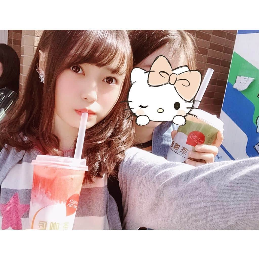 樋渡結依さんのインスタグラム写真 - (樋渡結依Instagram)「今日は高1の時の優しくて可愛くていつもおしゃれな友達と初サムギョプサル食べてきたよ〜❣️ 可愛い店員さんのお店でタピオカも飲んだよ〜😊 楽しすぎたぁ💓  #久しぶりの再会嬉しい 💕 #また遊ぼうね♥️ #誘ってくれてありがとう😆  #タピオカおいしかった  #茶迦匠 #ちゃかしょう #いちごラテタピオカ 🍓 #初サムギョプサル #でりかおんどる本店」4月21日 0時49分 - yui_hiwatashi0430