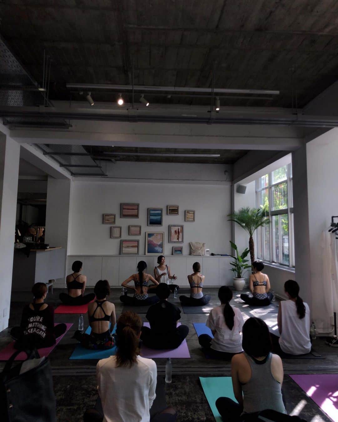 中村真里さんのインスタグラム写真 - (中村真里Instagram)「.﻿ UNION SODAでの福岡アンテナショップ﻿ 5日間 無事終了致しました☺︎﻿ こちら片付けを終え 東京に戻ってきました。﻿ ﻿ 最終日は朝から ヨガのインストラクター @ykahori 先生にお願いして﻿ morning yoga workを開催👏﻿ 初の試みでしたが 予想よりも沢山の﻿ お客様にご参加頂き いつもとは違う﻿ 雰囲気でお話しさせて頂いたので﻿ 私自身とっても楽しかったです☺️❣️﻿ ﻿ ちなみに @hana4  さんと共同で製作したYOGA WEARは﻿ webでのみ発売しております。﻿ ﻿ 沢山のご来場、ありがとうございました♡﻿ in store eventでご一緒させて頂いた﻿ @craftstore.jp さん @loro0711 さん ﻿本当にありがとうございました！﻿✨ ﻿ また冬にお会い出来る事を楽しみに、﻿ 日々頑張っていきます〜！！！✌️﻿ ﻿ #RIMARK_UNIONSODA﻿﻿﻿﻿﻿﻿﻿﻿﻿﻿﻿﻿ #RIMARK_ANTENNASHOP_FUK﻿﻿﻿﻿﻿﻿﻿﻿﻿﻿﻿﻿﻿﻿﻿﻿﻿﻿ #RIMARK」4月21日 0時53分 - _marinakamura_