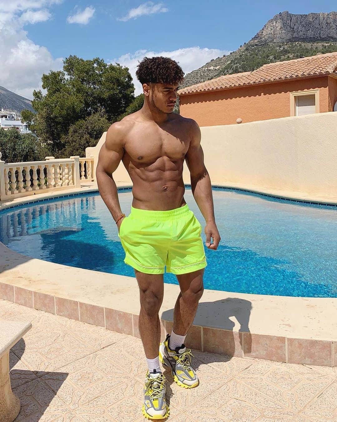 STYLE4GUYSのインスタグラム：「@FashionNovaMEN has us looking ready for summer time 🌞」