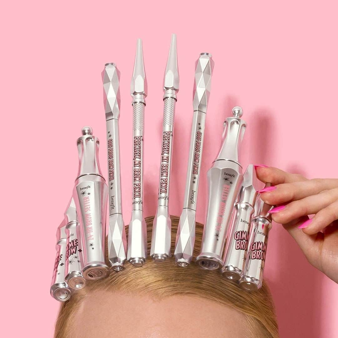 Benefit Cosmetics UKさんのインスタグラム写真 - (Benefit Cosmetics UKInstagram)「If you spot one of your go-to-brow product here, you definitely deserve the crown! 😉 Comment bellow with your brow routine👑👑 #benefit #benefitbrows #beauty . . 📷 Image Description: Crown made of Benefit brows products on a pink background」4月21日 1時00分 - benefitcosmeticsuk