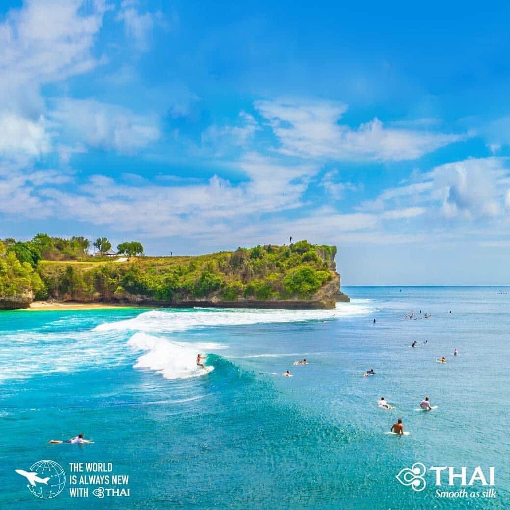 タイ航空さんのインスタグラム写真 - (タイ航空Instagram)「Suluban Beach AKA "Blue Point Beach" is a beach located in Uluwatu, south - western of Bali, Indonesia. The beach is one of the most scenic place to view or take some photos of seaside sunset, and also one of the best place to surf in Bali. However, visiting the beach could be a little tricky, as you might have to get through a narrow cave. . #ThaiAirways #SulubanBeach #Suluban #BluePoint #Beach #Bali #Indonesia #Denpasar #FlyTHAItoBali #FlyTHAItoDenpasar」4月21日 1時13分 - thaiairways