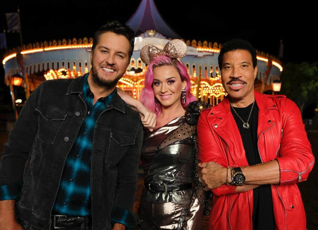 ディズニーランドさんのインスタグラム写真 - (ディズニーランドInstagram)「We can’t get over how amazing the @AmericanIdol judges @katyperry, @lukebryan, and @lionelrichie look in Fantasyland after dark. To see more, don’t miss #AmericanIdol #DisneyNight Sunday 4/21 on ABC LIVE coast-to-coast 8p ET | 5p PT.」4月21日 1時05分 - disneyland