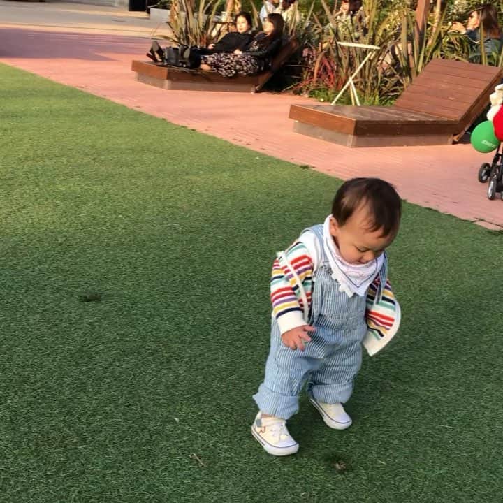 シモネのインスタグラム：「#solsopark #10months #overallbaby #tokyo #japan #bff」