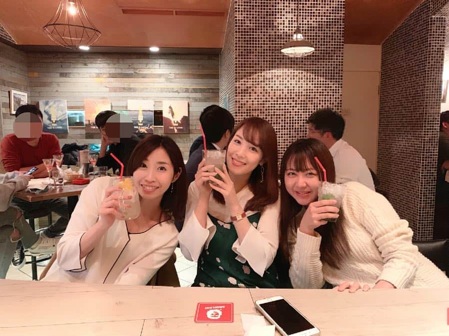 由井香織さんのインスタグラム写真 - (由井香織Instagram)「ちあきちゃん😘お帰りなさい会❤️NYでずっと働いてた千晶ちゃんと、鷲見ちゃんと久々に3人で集まりました❤️ 飲んでたくさん喋れて幸せ🌸 面白いお店をチョイスさせてもらったんだけど、ハイボールの大きさ半端なかった🤣🤣 これ３杯目だけどみんな男前に飲んで2件目にいきましたww  #日本に #おかえりなさい #近況報告#ハイボール」4月20日 16時29分 - yuikaori_y