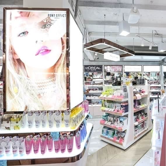CeCi Thailandさんのインスタグラム写真 - (CeCi ThailandInstagram)「แก๊งนาดาวก็มานะค้าบ เพื่อแสดงความยินดีกับการเปิดร้าน Multy Beauty อย่างเป็นทางการ แบรนด์เกาหลีอันไหนฮิตๆ ก็หาได้ที่นี่สาขาสยาม สแควร์ ซอย 5 ถ้าอยากช้อป #ก็มาดิค้าบบ รักนะ #ต่อธนภพ #ไอซ์พาริส #โอบนิธิ #นาดาวบางกอก #ต้าเหนิง  #multybeauty」4月20日 16時31分 - girldailydotcom
