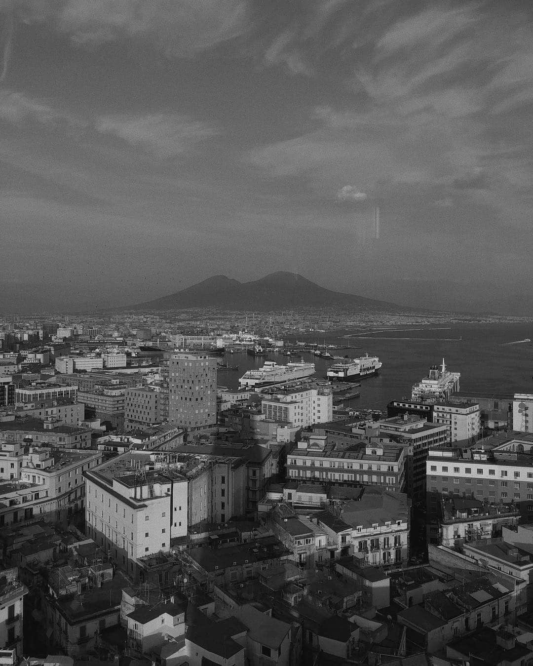 エレオノーラ・カリシさんのインスタグラム写真 - (エレオノーラ・カリシInstagram)「Si bella da murì #Napoli 🌹」4月20日 16時41分 - eleonoracarisi