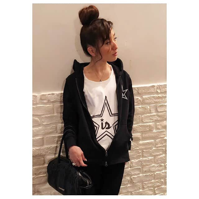 渡邊水希さんのインスタグラム写真 - (渡邊水希Instagram)「↩︎↩︎↩︎↩︎✖︎5📸 #ootdfashion  #mybrand #blackandwhite  #code  #shooting  #offshot #mybrand #is #内海水希 #海水すたいる #all #セルプロ @mizuki_uchiumi」4月20日 16時51分 - mizuki__watanabe