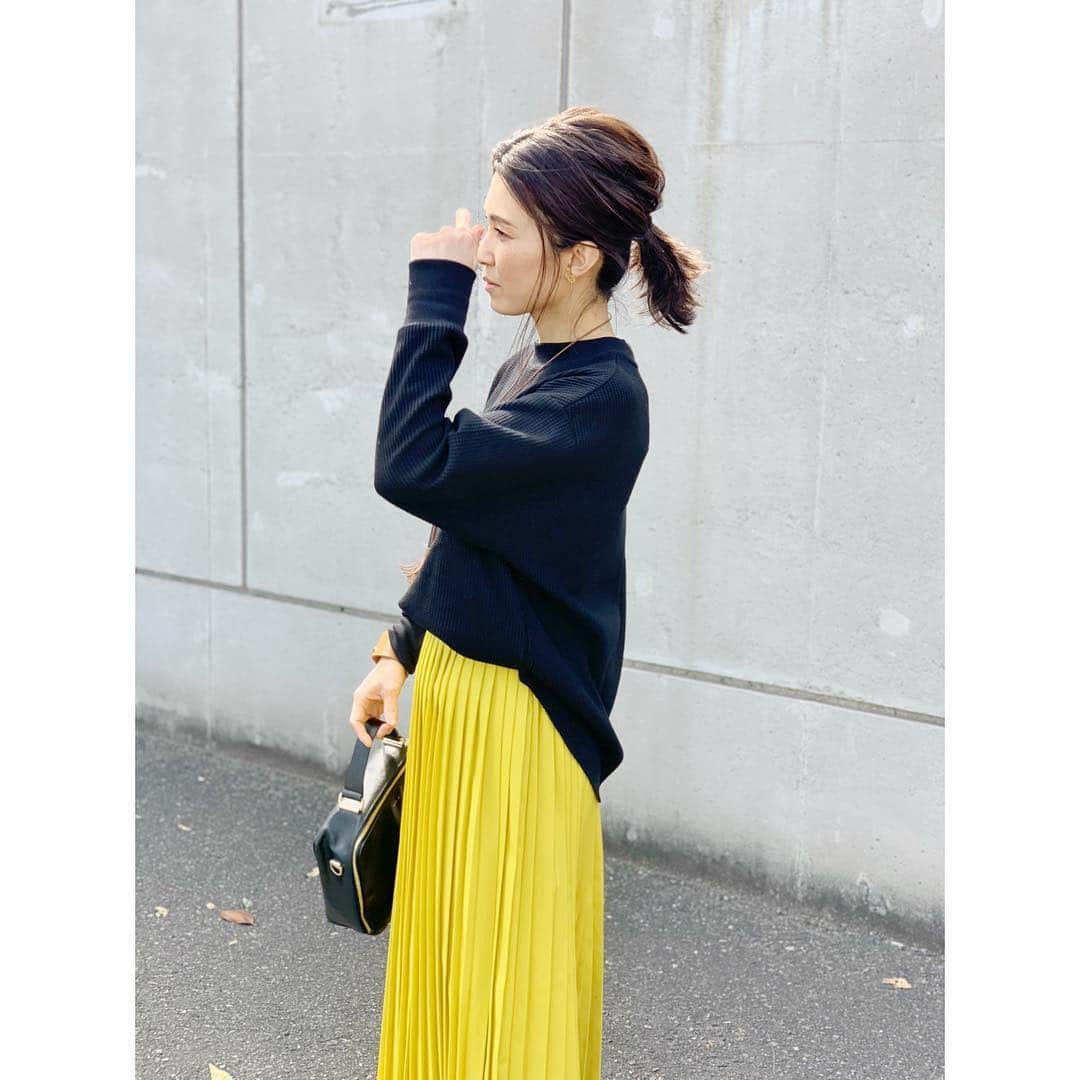 斎藤寛子さんのインスタグラム写真 - (斎藤寛子Instagram)「いつかのcoordinate♪. . プチプラDAY👌. . この次の日、トップスを小6の娘が取っていった😂. . tops #chacocloset  @chaco_closet__official  skirt #chacocloset @chaco_closet__official  bag #agnesb @agnesb_officiel  shoes #zara @zara  glass #jins @jins_japan . ➡︎ @chaco_closet__official は、新生プチプチブランド😻 @zozotown で21日、明日まで30％offしてました🙌. . #coordinate #outfit#ootd#ママファッション#ママコーデ#カジュアル#大人カジュアル#プチプラ」4月20日 16時52分 - hiroko4life