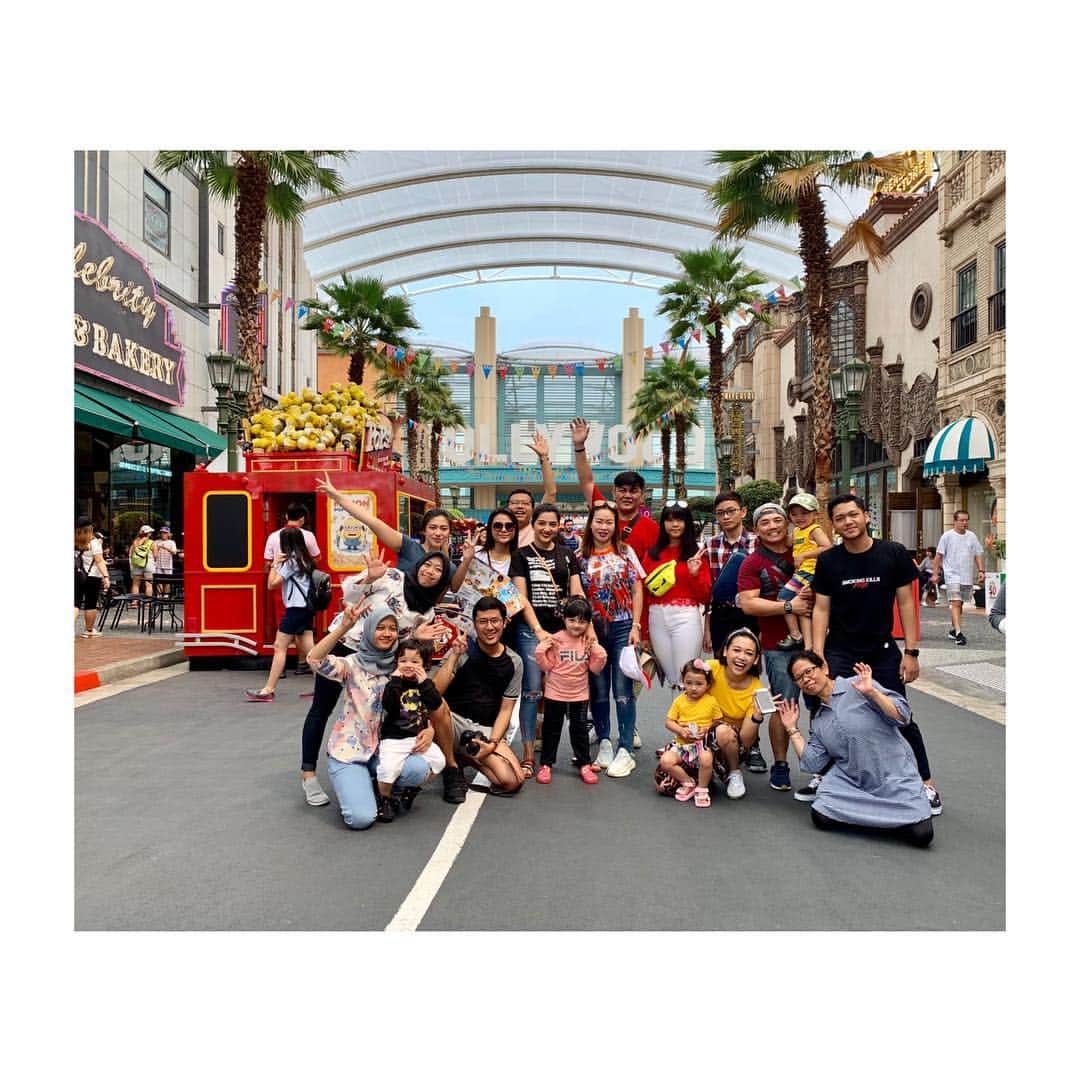 Ashantyさんのインスタグラム写真 - (AshantyInstagram)「Friend are like stars, they come and go.. but the ones that stay are the ones that glow😍 #universalstudios #singapore」4月20日 17時03分 - ashanty_ash