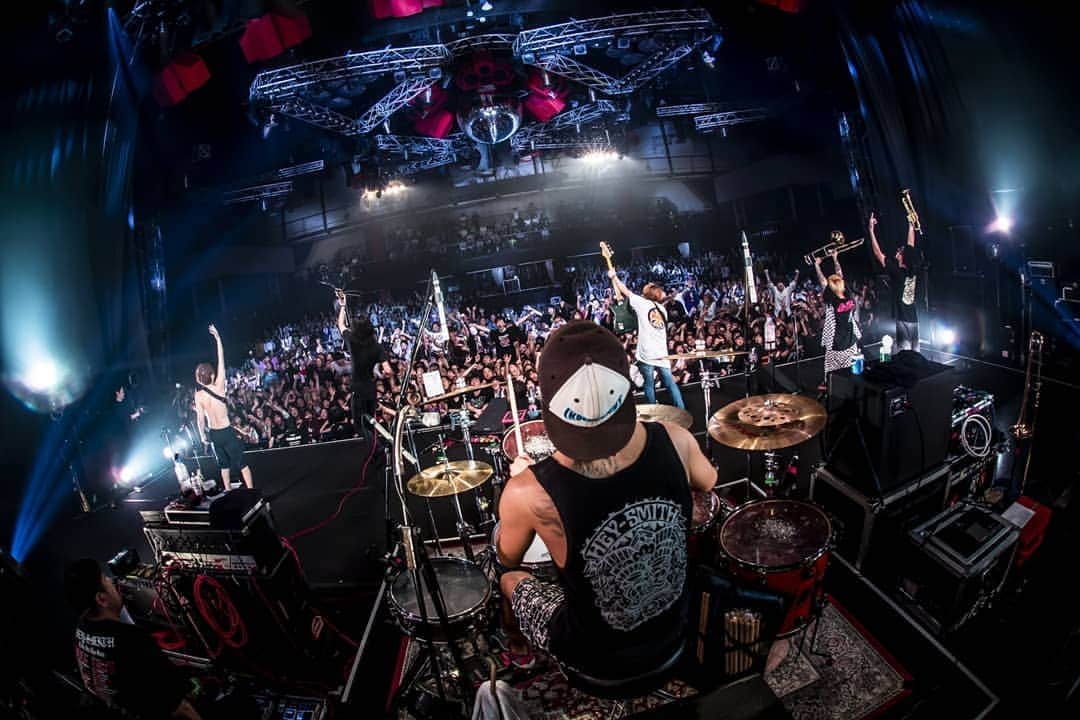 のインスタグラム：「4/19(金) 新木場STUDIO COAST "Life In The Sun TOUR FINAL SERIES"  photo by @hayachinphoto」