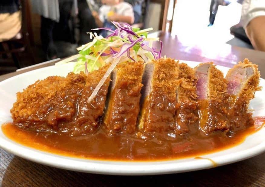 "TERIYAKI" テリヤキ編集部さんのインスタグラム写真 - ("TERIYAKI" テリヤキ編集部Instagram)「⠀ ⠀~TERIYAKI美食倶楽部開催店~⠀ ⠀ TERIYAKI美食倶楽部では、ほぼ毎日素敵なオフ会を開催しています。⠀ ⠀ 東京に限らず、全国各地で様々な逸品を食べる至高のオンラインサロン。⠀ ⠀ 気になる方は @teriyaki_jp  のプロフィールからチェック。⠀ ⠀ -----------------------------------⠀ ⠀【洋食の朝日】@神戸⠀⠀⠀ ⠀⠀ レトロな雰囲気漂う神戸、三ノ宮・元町エリアに位置する洋食屋さん。⠀ ⠀ 営業は平日昼のみにも関わらず、行列ができていないことがないというほどの人気ぶり。⠀ ⠀ 繊細な美味しさを持ち合わせた一品に感激すること間違いなし！⠀ ⠀ -----------------------------------⠀ ⠀【YoshokunoAsahi】@⠀Kobe⠀ ⠀ A western restaurant located in Kobe, Sannomiya · Motomachi area where there is a retro atmosphere. ⠀ ⠀ Despite the fact that the business is only weekday and noon, it is popular for the first time that there is no queue. ⠀ ⠀ There is no doubt that you will be thrilled by a dish of delicious taste! ⠀ -----------------------------------⠀ #テリヤキ #本当に旨い #美食 #美食倶楽部 #鮨会#写真好きな人と繋がりたい #グルメ好きな人と繋がりたい #美味しいもの好きな人と繋がりたい #いいね返し#ファインダー越しの世界 #美味しいお店 #food#foodstagram #foodporn #delicious#洋食の朝日#神戸#神戸グルメ#洋食#洋食好きな人と繋がりたい #ビフカツ」4月20日 16時55分 - teriyaki_jp