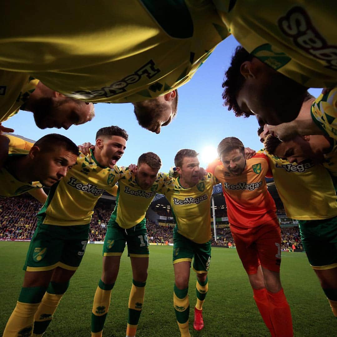 ティム・クルルのインスタグラム：「‪Another massive point gained.. ‬ ‪What a night at Carrow Road again. ‬ ‪11 unbeaten ‬ ‪One team one city 🔰‬ ‪3 games to go. 🐤‬ ‪See you all Monday away at stoke. #NeverGiveUp #NCFC ‬」