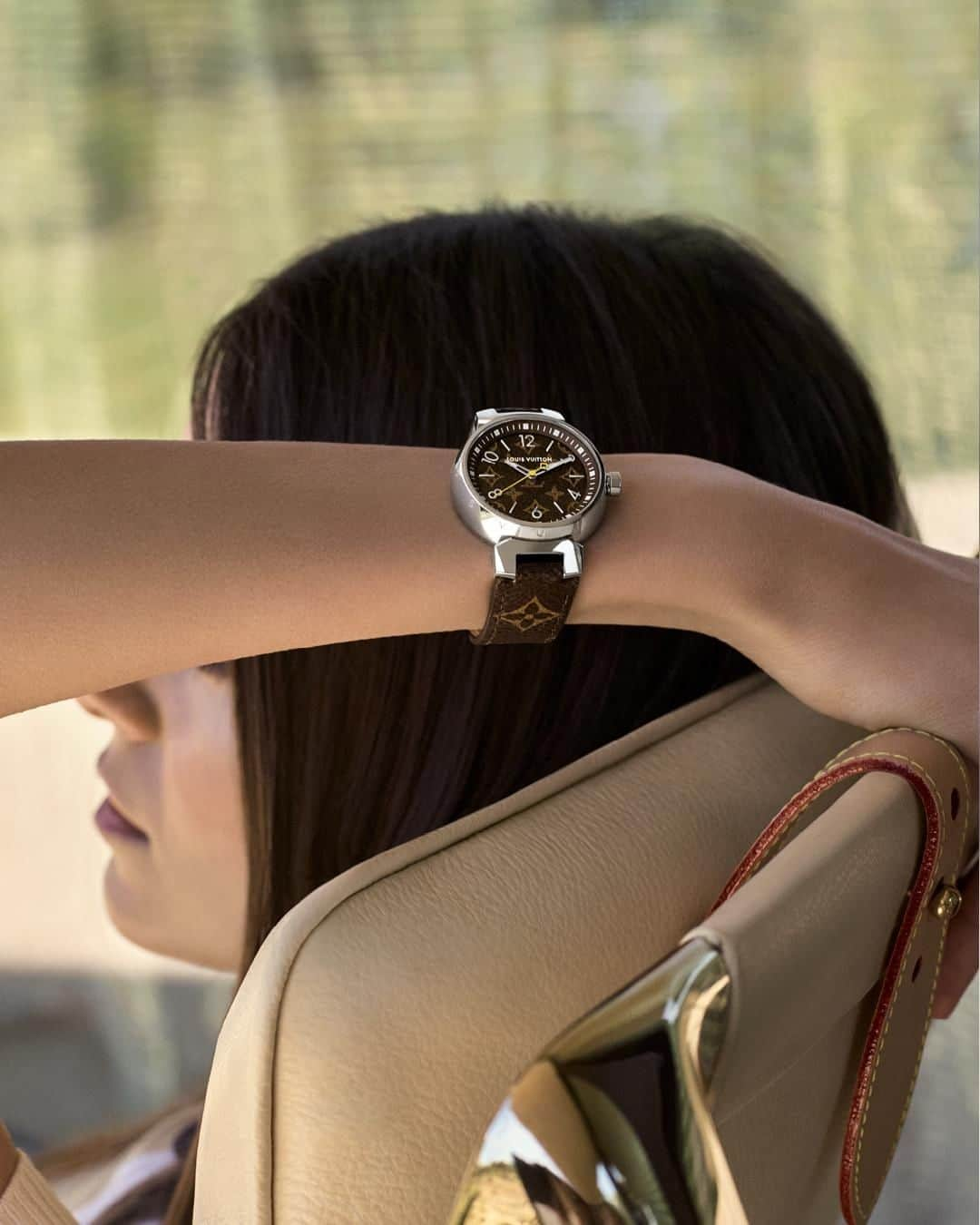 ルイ・ヴィトンさんのインスタグラム写真 - (ルイ・ヴィトンInstagram)「Showcasing a signature. The Tambour Icons update #LouisVuitton’s original timepiece with new dials faithfully reproducing the Monogram and Damier canvases. See the new models via link in bio.」4月20日 17時00分 - louisvuitton