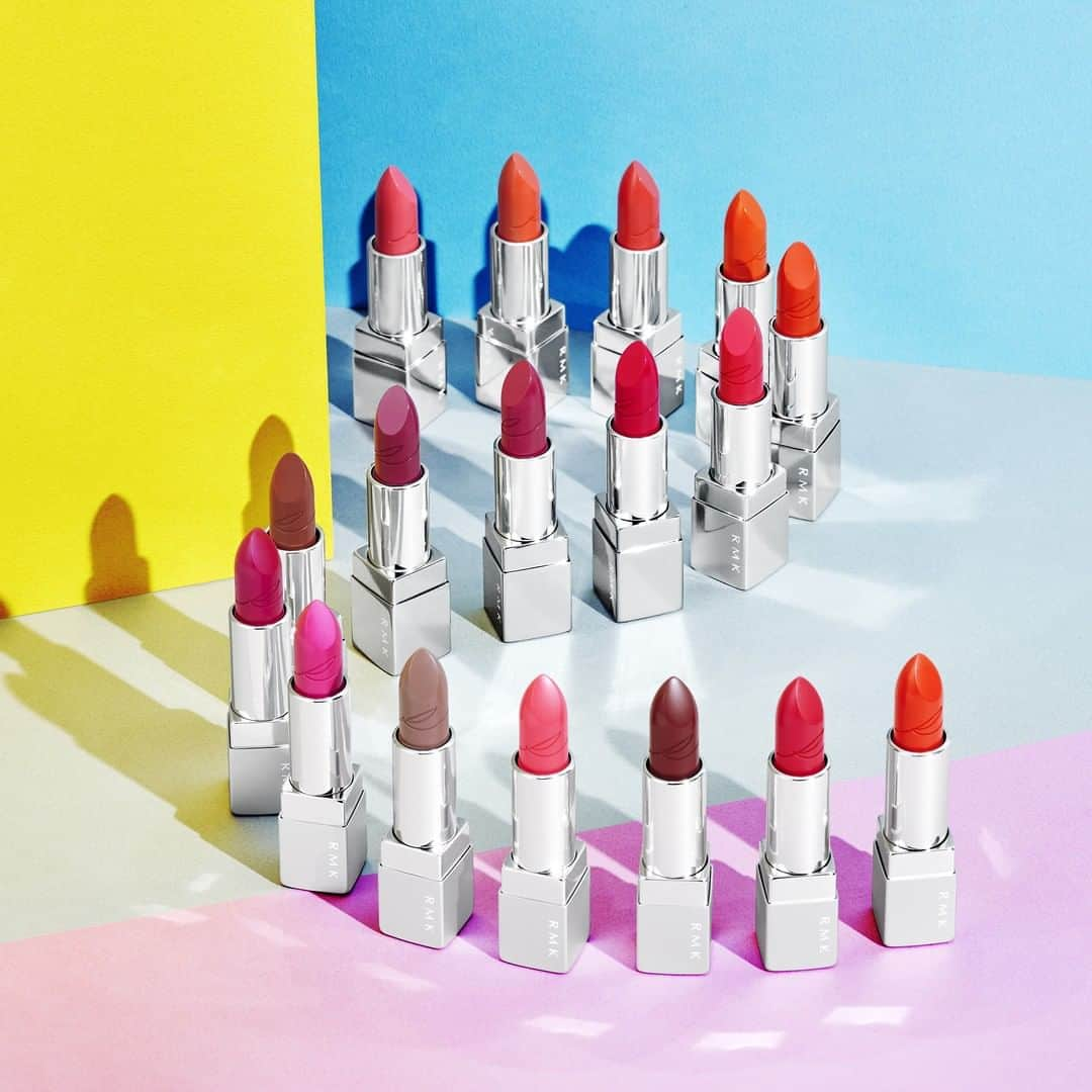 アールエムケーさんのインスタグラム写真 - (アールエムケーInstagram)「RMK 2019 THE NEW LIP COLLECTION “Color Summer Kiss” 肌の透明感を引き出す絶妙なカラーラインナップは、肌作りにこだわるRMKだからこそ。 1日1色じゃもったいない、ファッションや気分にあわせて何度でも唇を着替えて。  #RMK #RMKリップコレクション #カラーサマーキス #リップスティックコンフォートマットフィット #リップスティックコンフォートブライトリッチ #夏恋リップ」4月20日 17時00分 - rmkofficial