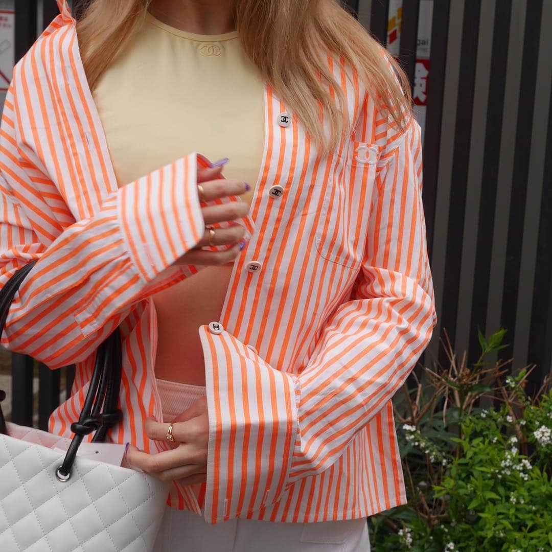 Vintage Brand Boutique AMOREさんのインスタグラム写真 - (Vintage Brand Boutique AMOREInstagram)「Sold out **Vintage Chanel striped cotton shirt 👚  No size description.▶︎Free Shipping Worldwide✈️ ≫≫≫ DM for more information 📩 info@amorevintagetokyo.com #AMOREvintage #AMORETOKYO #tokyo #Omotesando #Aoyama #harajuku #vintage #vintageshop #ヴィンテージ #ヴィンテージショップ #アモーレ #アモーレトーキョー #表参道 #青山 #原宿#東京 #chanel #chanelvintage #vintagechanel #ヴィンテージ #シャネル #ヴィンテージシャネル #amorewardrobe #アモーレワードローブ」4月20日 17時13分 - amore_tokyo