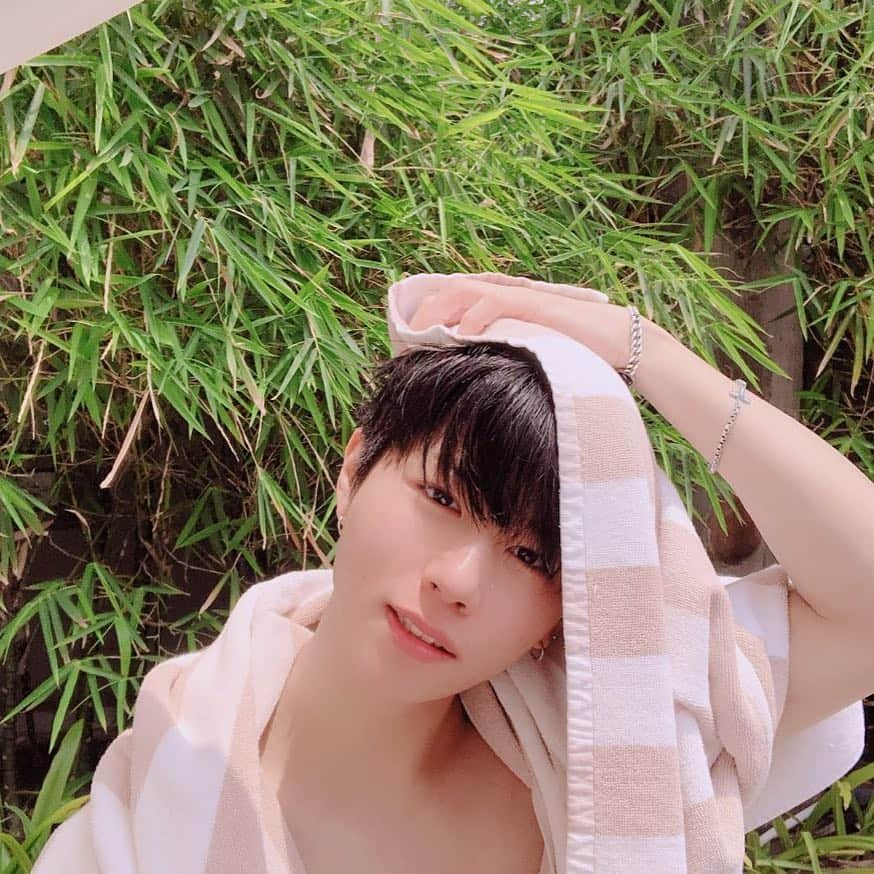 IN2ITさんのインスタグラム写真 - (IN2ITInstagram)「GOOD MORNING~! 한국으로 돌아가기 전 MORNING SWIMMING🌊🌊🌊🌊🌊 좋은 날씨네요😏 ㅤㅤ #인투잇 #IN2IT #인투유 #IN2U #지안 #JIAHN  #굿모닝 #Goodmorning  #SWIMMING #SWIMMINGPOOL #India #Mumbai #IN2ITInIndia #IN2ITInMumbai #IN2ITInNewDelhi  #IN2ITxION  #NewDelhi  #आईलवयू  #सुख #행복 #फिरमिलतेहैं। #NamasK #हमआपसेयारकरतेहैं।」4月20日 17時13分 - official_in2it