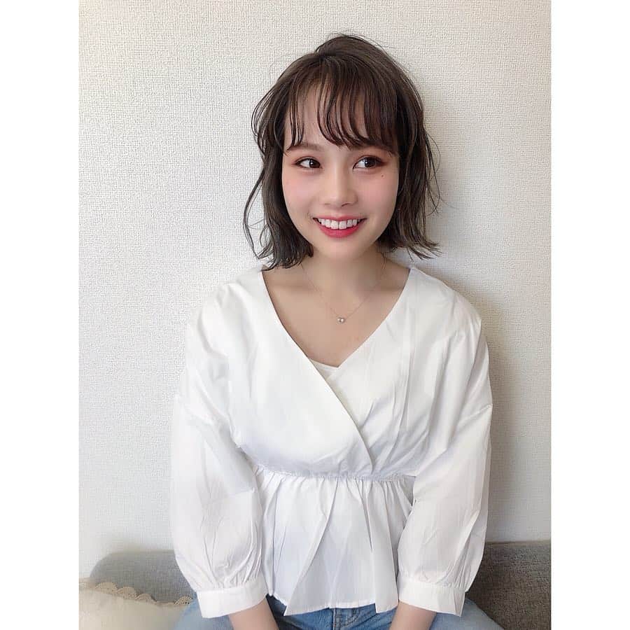 安中芙美さんのインスタグラム写真 - (安中芙美Instagram)「#fumitwinsworldootd ㅤㅤㅤㅤㅤㅤㅤㅤㅤㅤㅤㅤㅤ 髪の毛のカラーと相性が良いブラウス❤︎❤︎ @fifth_store のものです☝︎ デニムは @jumelle0603 !! ㅤㅤㅤㅤㅤㅤㅤㅤㅤㅤㅤㅤㅤ #fifth #fifthtl #フィフス #低身長コーデ #カシュクールフレアブラウス」4月20日 17時14分 - fumitwinsworld