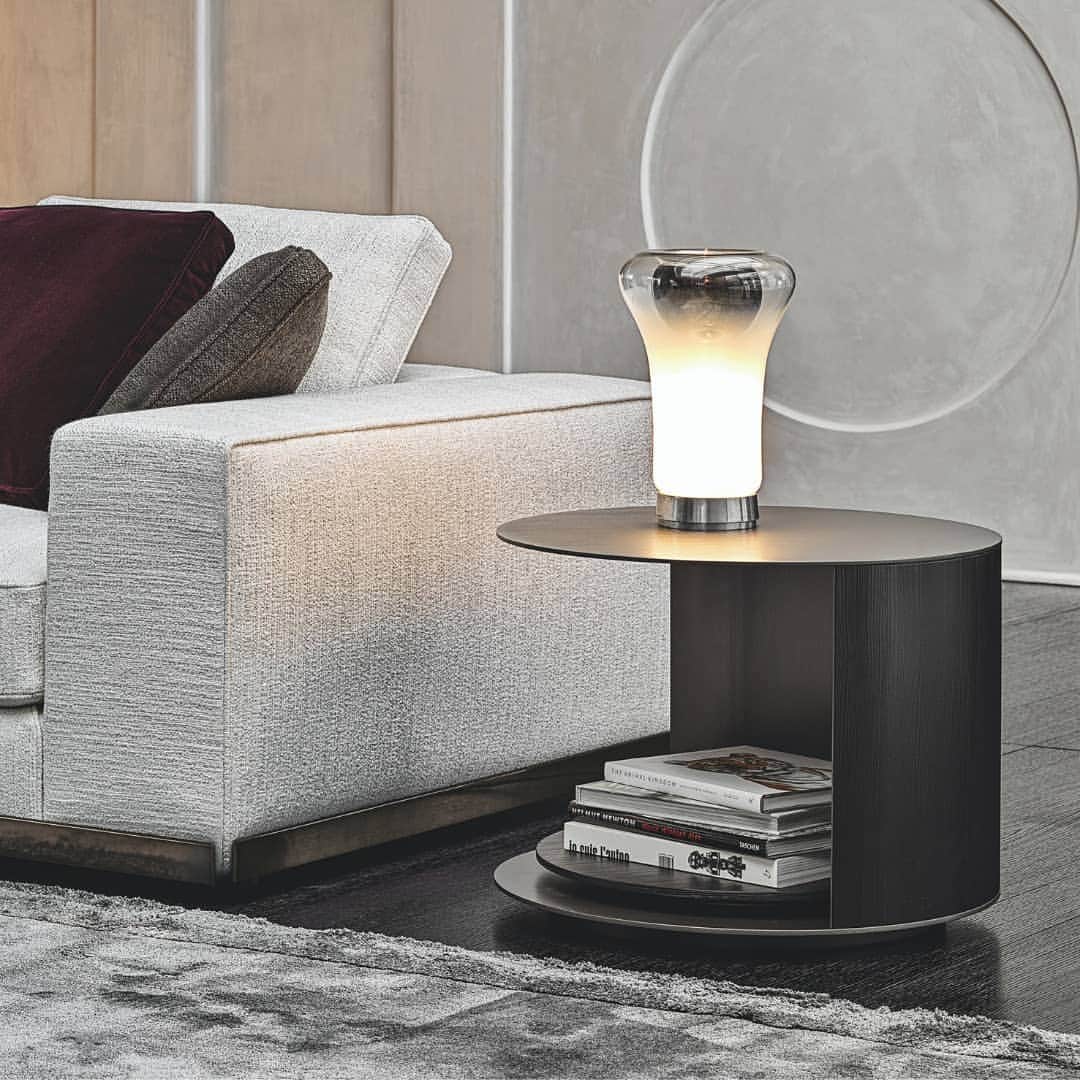 Minotti Londonさんのインスタグラム写真 - (Minotti LondonInstagram)「Richer is characterised by its minimal design. Two thin discs of satin finish aluminium in Malt colour joined by a semi-circular band covered in a Liquorice shade of brushed larch wood, compose the frame of the Richer side table.  Its lightweight look and rounded forms make it ideal for occupying the space beside a sofa. It comes in two sizes, with different diameters and heights.  In the shorter version, 44 cm tall, Richer unveils a surprise: a rotating disc positioned at the base, designed as a Lazy Susan tray, bringing the objects placed inside it into easy reach.  Discover this and the whole 2019 collection at Minotti London from 9th May 2019  #designinspiration #designer #interiors #interiorstyling #luxurylife #luxury #luxurydesign #designs #luxuryinteriors #furnituremaker #design #designers #furnituredesign #interiordesign #luxurylifestyle #interiordesigninspiration #interiordesigner #interior #furniture」4月20日 17時29分 - minottilondon