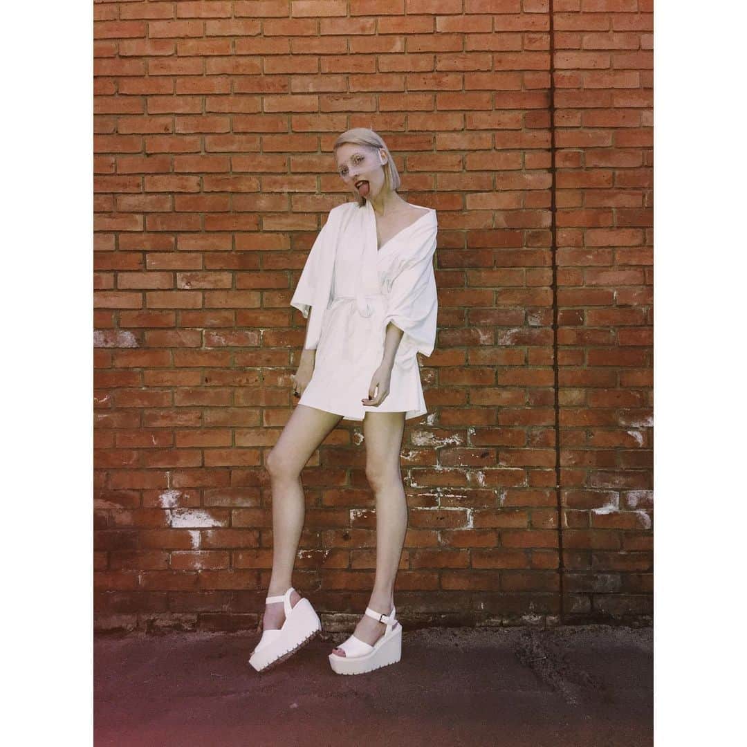 のインスタグラム：「Big thanks to @vanityactforthepeople and @deviantanddandybrewery for putting on such a great event last night and also to everyone who came out! ❤️ Everyone was asking were I got my outfit from: Kimono dress : @____ikumi____  Shoes: @openingceremony」