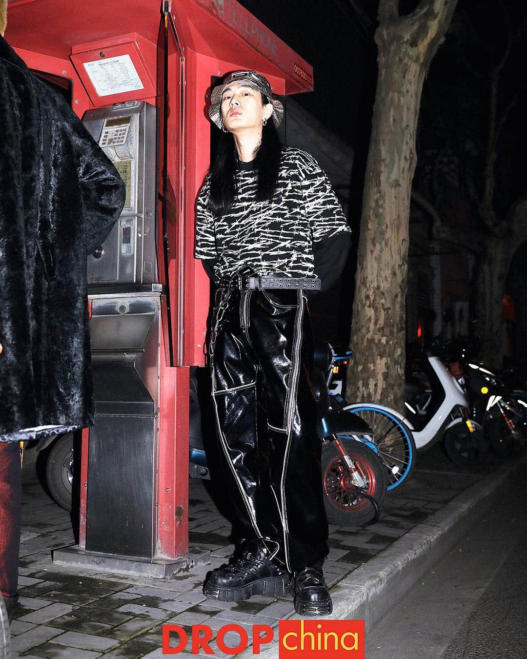 Droptokyoさんのインスタグラム写真 - (DroptokyoInstagram)「CHINA STREET STYLE @drop_china #🇨🇳 #streetstyle#droptokyo#china#shanghai#shanghaifashion#shanghaifashionweek#streetscene#streetfashion#streetwear#streetculture#fashion#上海#中国 Photography: @dai.yamashiro」4月20日 17時22分 - drop_tokyo