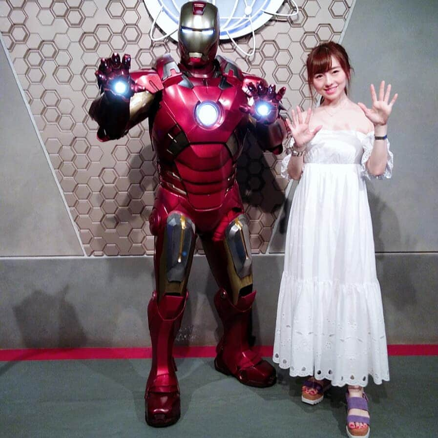 早川愛さんのインスタグラム写真 - (早川愛Instagram)「アントマン＆ワプスのピンクバーガー♡♡♡ ・  3/31にオープンした アントマン＆ワプスのナノバトル♡♡♡ ・  香港ディズニーランドにしかないアトラクションだよ♡♡♡ ・ シューティングゲームがんばったーけどこういうの絶対まける笑 限定グッズもチェック！  最後の写真は アイアンマンとグリーティング♡♡♡ ・ ・ ・  @hkdisneyland #香港ディズニーランド #ここはもっとハッピー #ディズニーランド #ディズニー好きと繋がりたい #ディズニー好きな人と繋がりたい #アントマンアンドワスプ #アントマン #ハンバーガー チーズインハンバーグにガリとマッシュルームとトマトも入ってたよ。 #アイアンマン #グリーティング #香港 #香港旅行  #海外旅行  #女子旅 #hongkong  #hongkongdisneyland  #Disneyland #antmanandwasp  #antman #humberger  #Ironman」4月20日 17時26分 - megumegu_1006