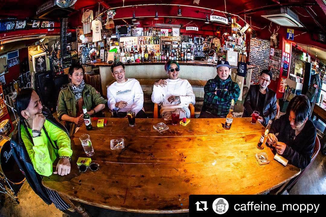 KAI_SHiNEさんのインスタグラム写真 - (KAI_SHiNEInstagram)「🔥🔥🔥🔥 #Repost @caffeine_moppy ・・・ ♫ ‪🔥🔥BIG NEWS🔥🔥‪ CAFFEINE BOMBに‬ ‪新たな仲間が増えます！‬ ‪FROM湘南‬ ‪山嵐！！！！！‬ ‪新アー写公開！！‬ ‪夏に作品リリース予定！！‬ ‪全国ツアーも開催！！‬ 昔からの仲間！ CAFFEINE BOMBから 作品リリース！ 感慨深いにも程がある。  このアー写、凄く凄く 気に入ってます！！ 笑顔で自然体！！ @hayachinphoto  に撮影してもらいました！！ 撮影協力 江ノ島OPPA-LA ありがとうございました！  湘南は、茨城から出てきたオレを すんなり仲間として受け入れてくれた、大切な場所。 そこで最初に仲良くしてくれたバンドがNO END WHYと山嵐だった！ だからオレは今でも湘南が好き。 第二の故郷！  続々と情報発信していきますので 山嵐、よろしくお願い申し上げます！！ ‪#山嵐‬ #yamaarashi ‪#caffeinebomb‬ ‪#caffeinebomborganics‬」4月20日 17時38分 - kai_shine134